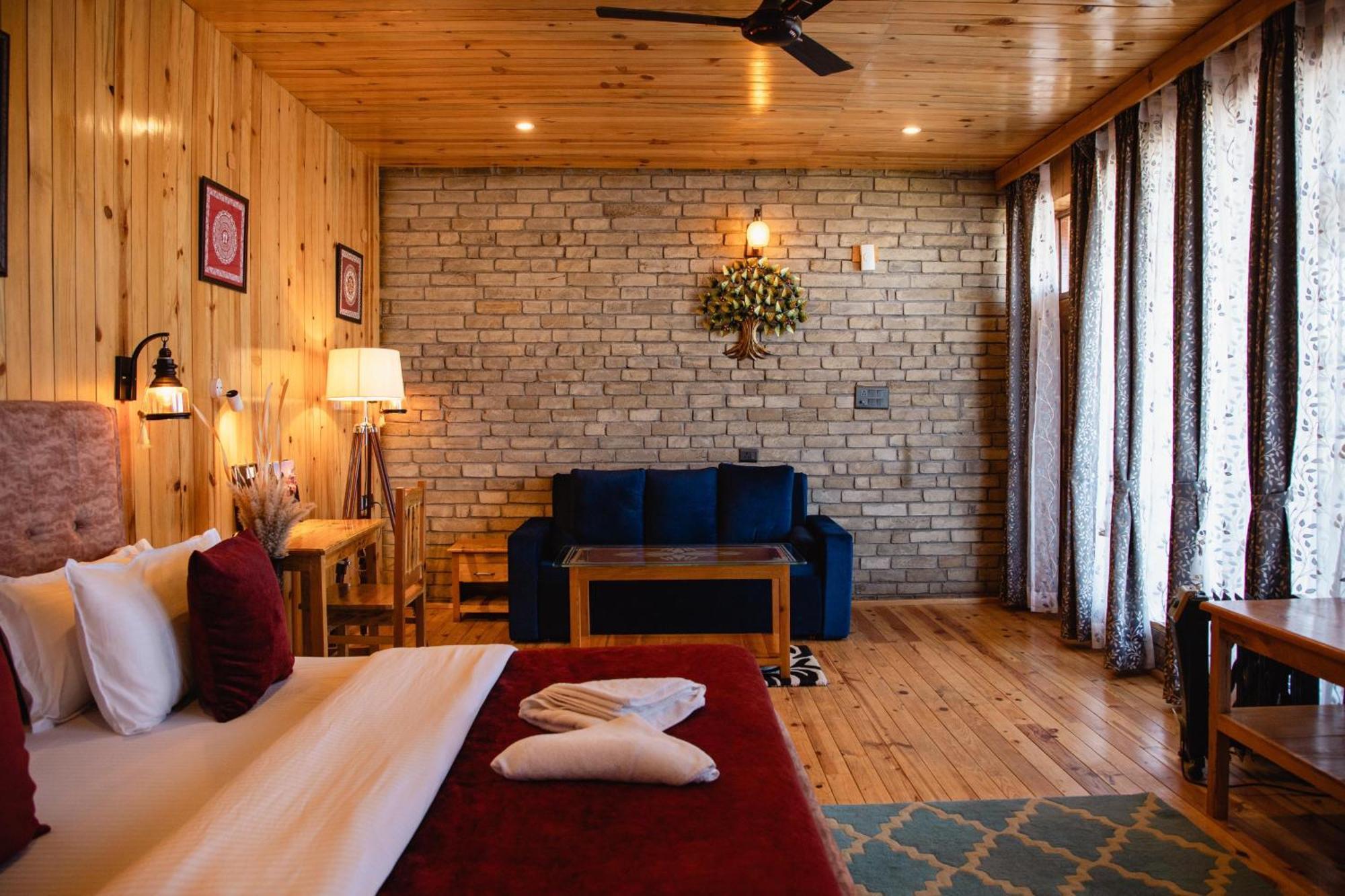Kasar Himalaya Holiday Resort, Binsar Rd Almora Exterior foto