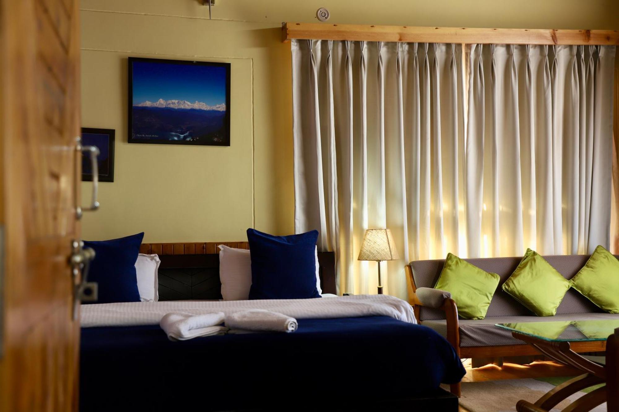 Kasar Himalaya Holiday Resort, Binsar Rd Almora Exterior foto